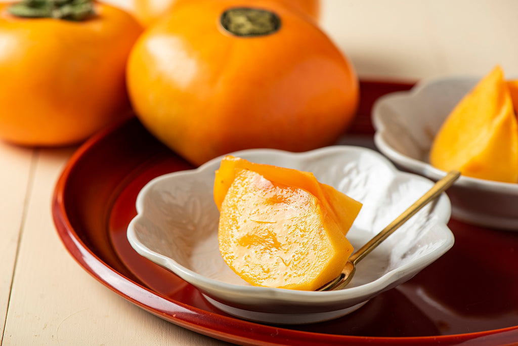 園生園秀作　黒柿　棗　なつめ　蓋の一部に割れがありますが、貴重な一品いかがですか 栗山園オンライン通販部 / 【出物】 菊桐蒔絵黒大棗 一瓢斎 鵬雲斎書付