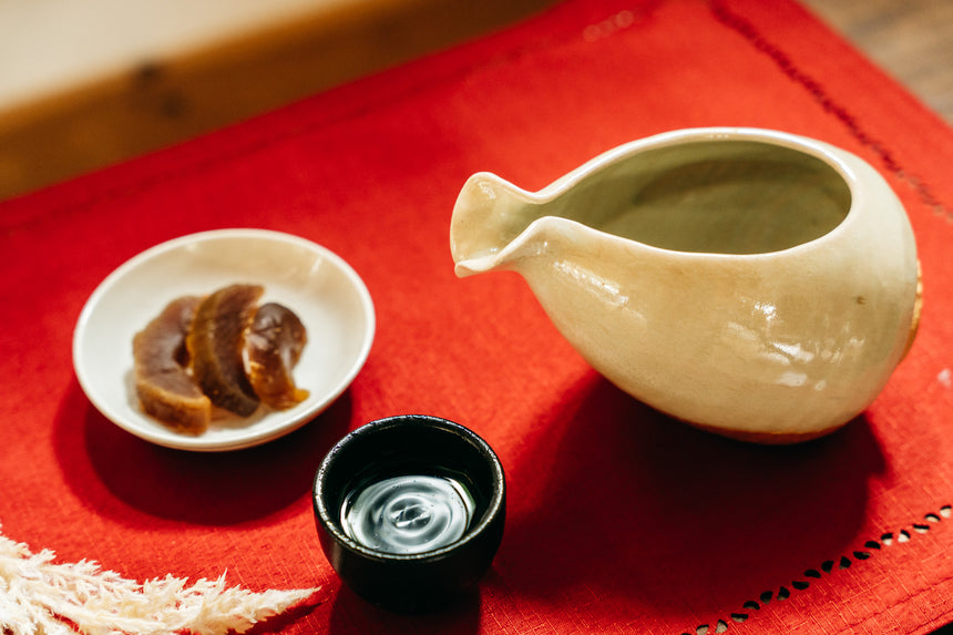 【赤膚焼窯元 尾西楽斎】酒器 萩釉片口