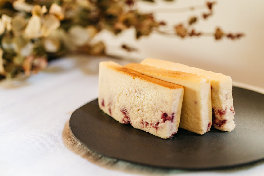 【日本料理 卯之庵】濃厚イチゴのチーズケーキ